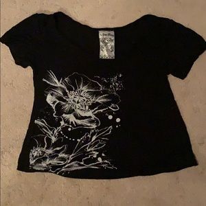 Black t shirt crop top